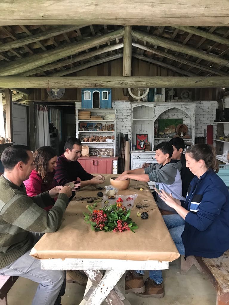 Oficina do projeto Guardiãs da Terra — adolescentes em atividade no Engenho do Sertão